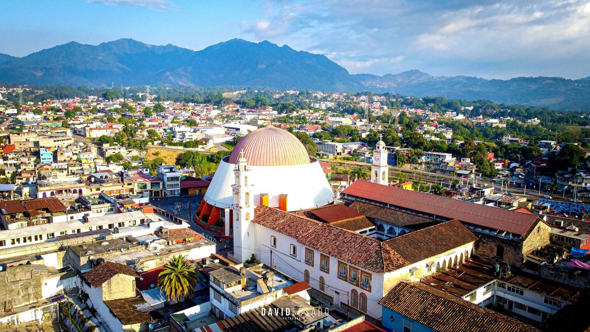 Pirámides y calzadas de Cantona