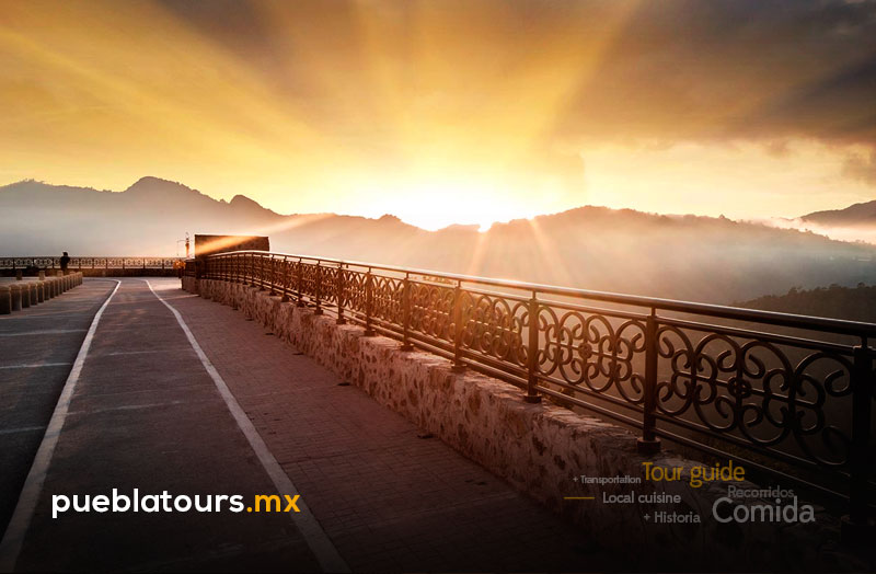 Chignahuapan y Zacatlán — escena 2: calles del centro y reloj